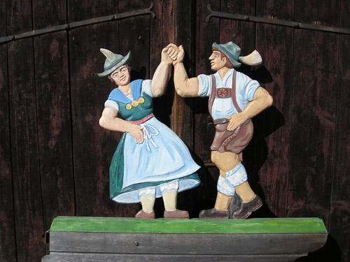 Tanz in Tracht Maibaum-Figuren
